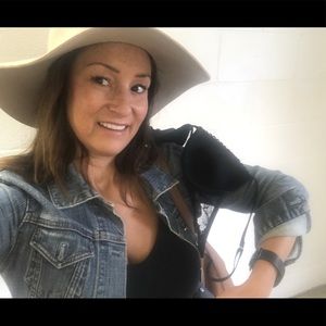 Meet your Posher, Andrea